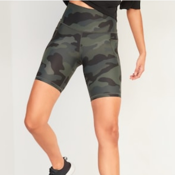 Bike Shorts / Old Navy / Sm / 6inch inseam / Black Powersoft / Pocket - Picture 2 of 5